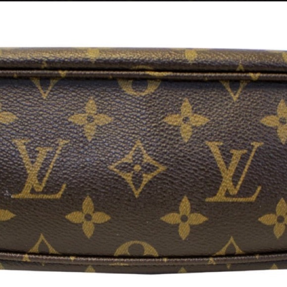 LOUIS VUITTON
Monogram Canvas Brown Beaubourg MM Messenger Bag - Picture 7 of 11